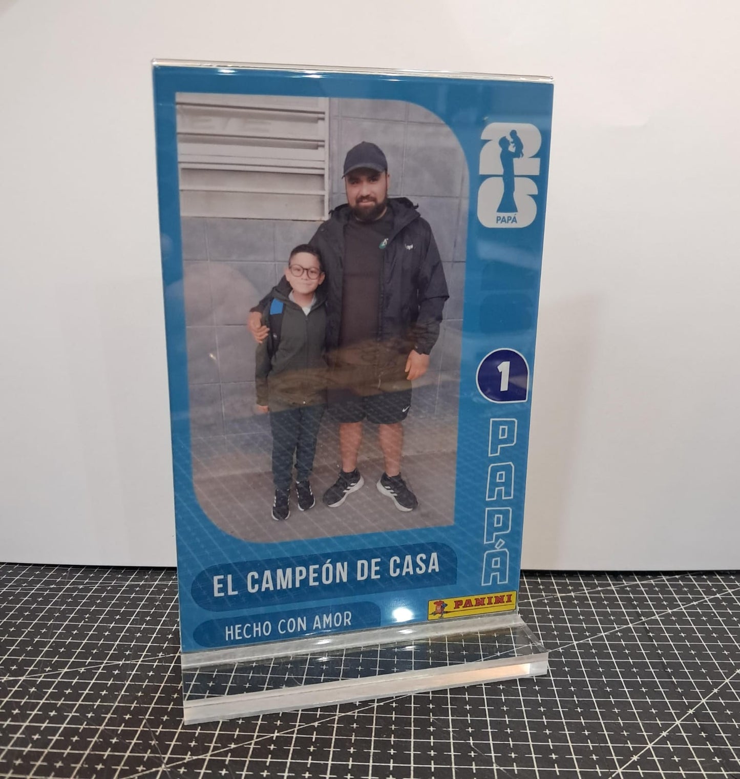 Cuadro Personalizado Tipo Lámina Panini – "El Campeón de Casa"